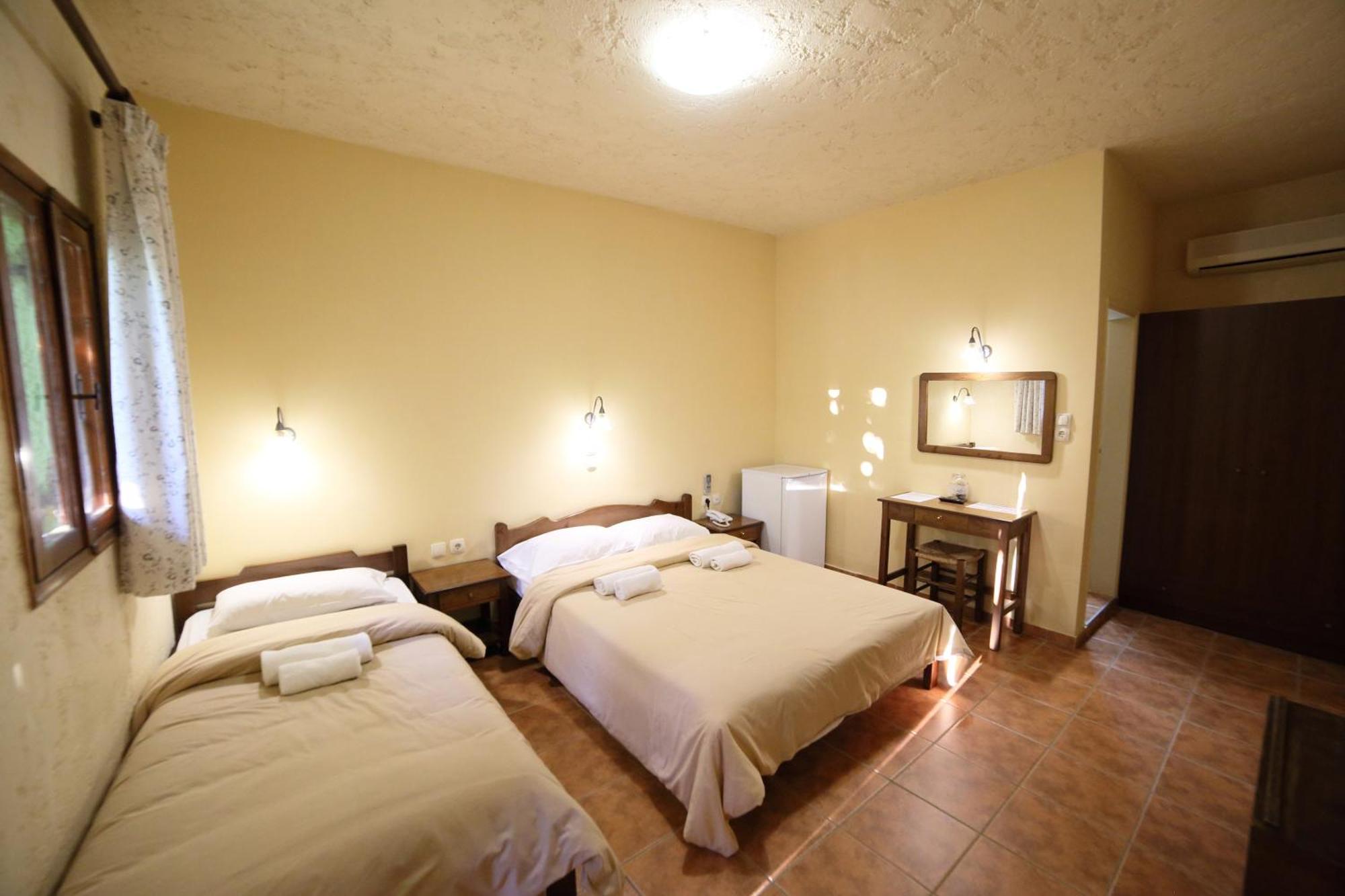 Idi Hotel زاروس الغرفة الصورة